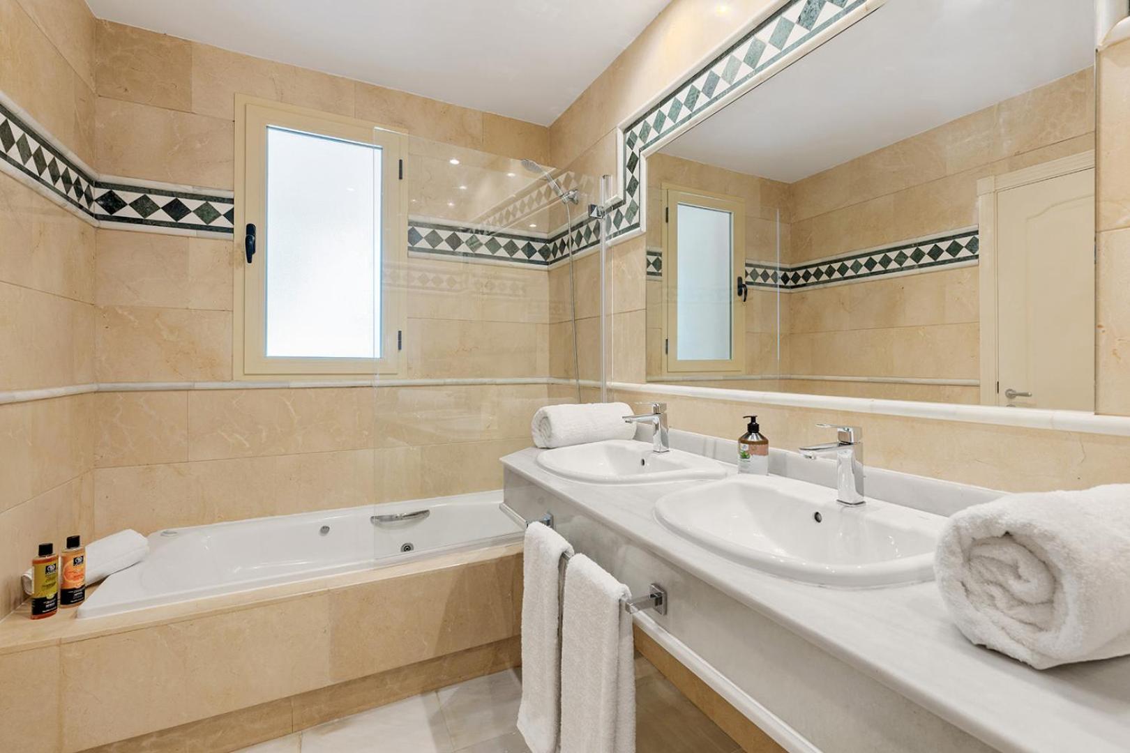 Molo Residences Boutique Apartments & Spa Марбелья Экстерьер фото