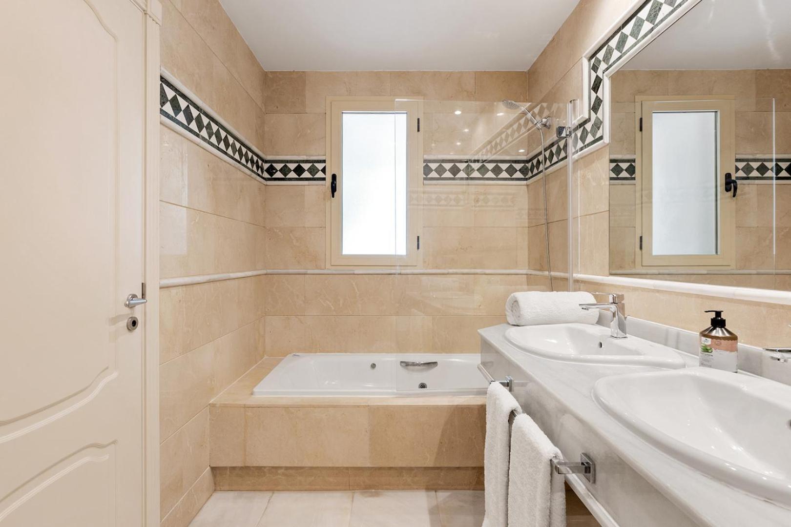 Molo Residences Boutique Apartments & Spa Марбелья Экстерьер фото